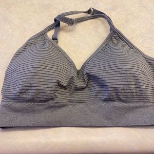 Secret treasures XL tshirt  bra gray w/pinstripes